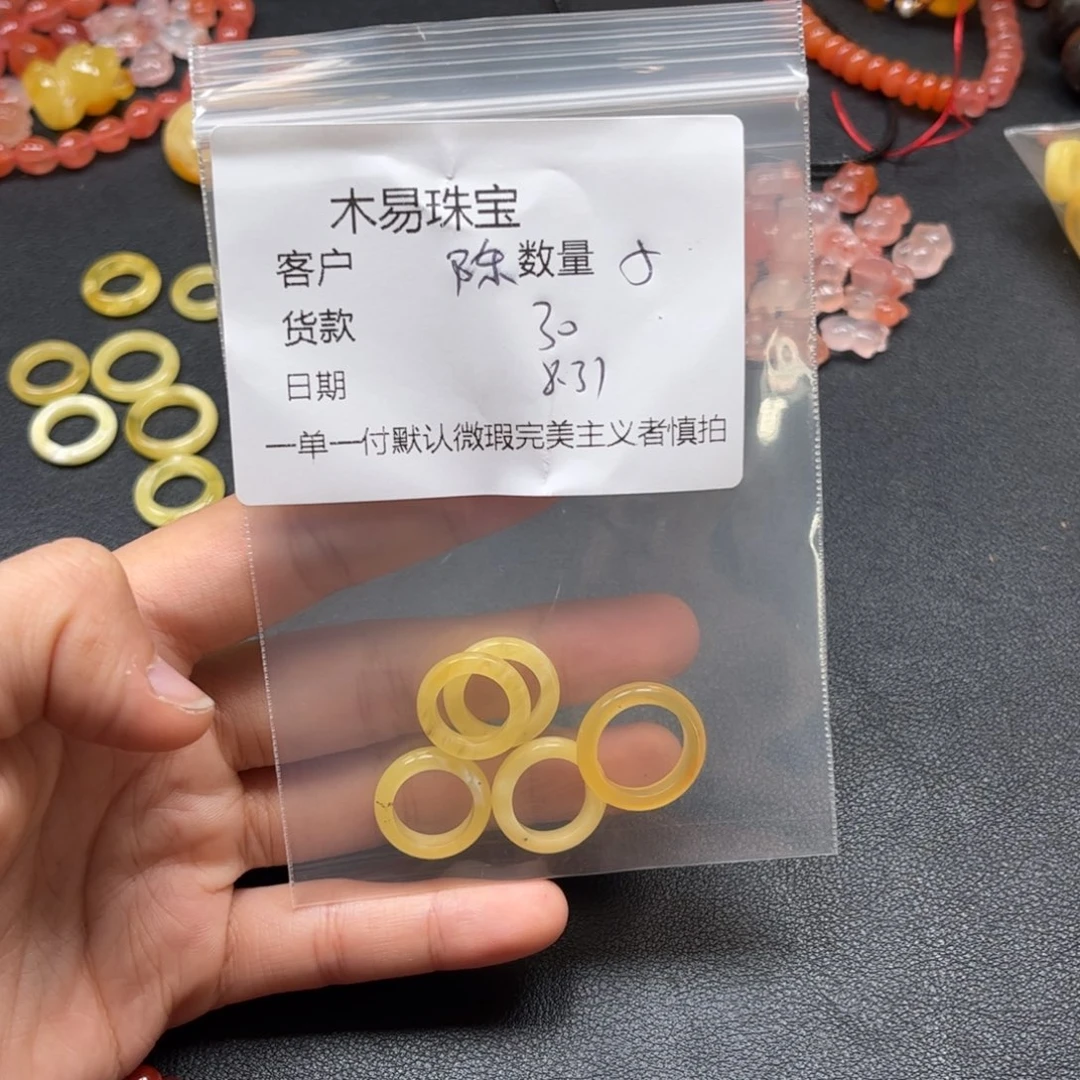 陈***陈未镶嵌配饰南红玛瑙