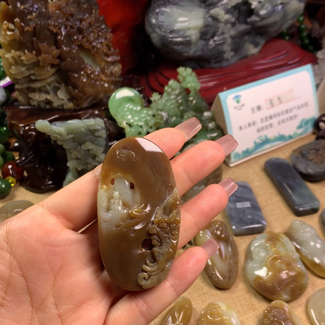 和田玉未镶嵌颈饰