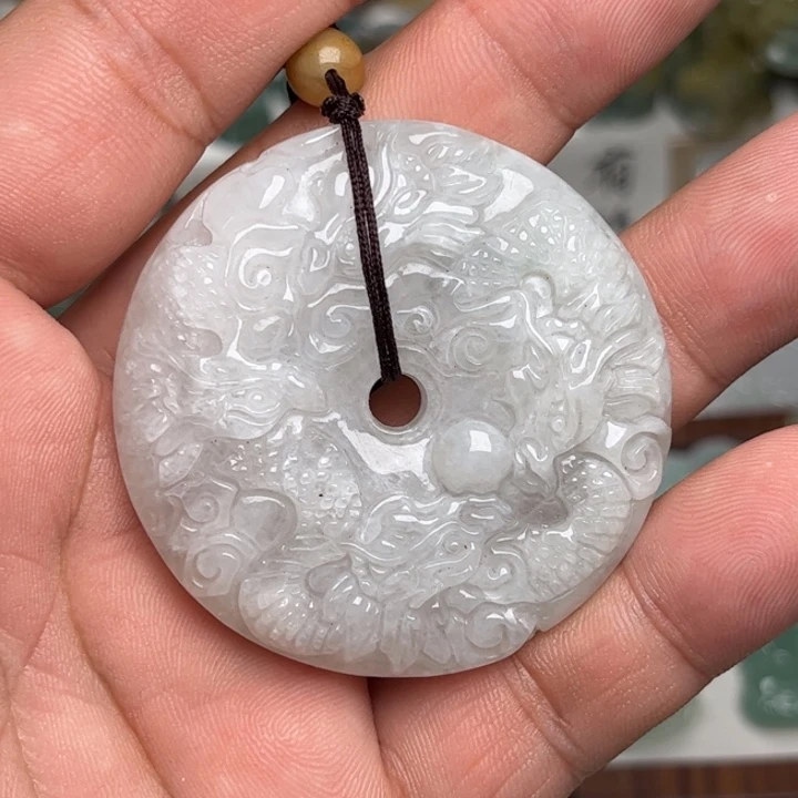 翡翠未镶嵌颈饰九龙扣