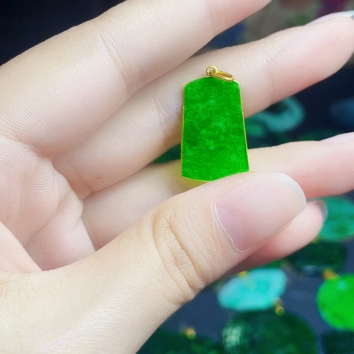 翡翠18K金镶嵌颈饰多样性