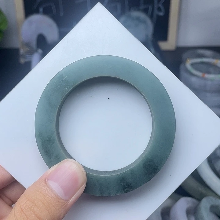 潇***姐未镶嵌翡翠定制翡翠