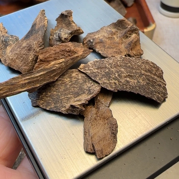 沉香摆件香港沉水包头3.56克