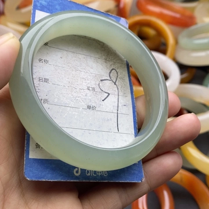 未镶嵌手镯石英质玉