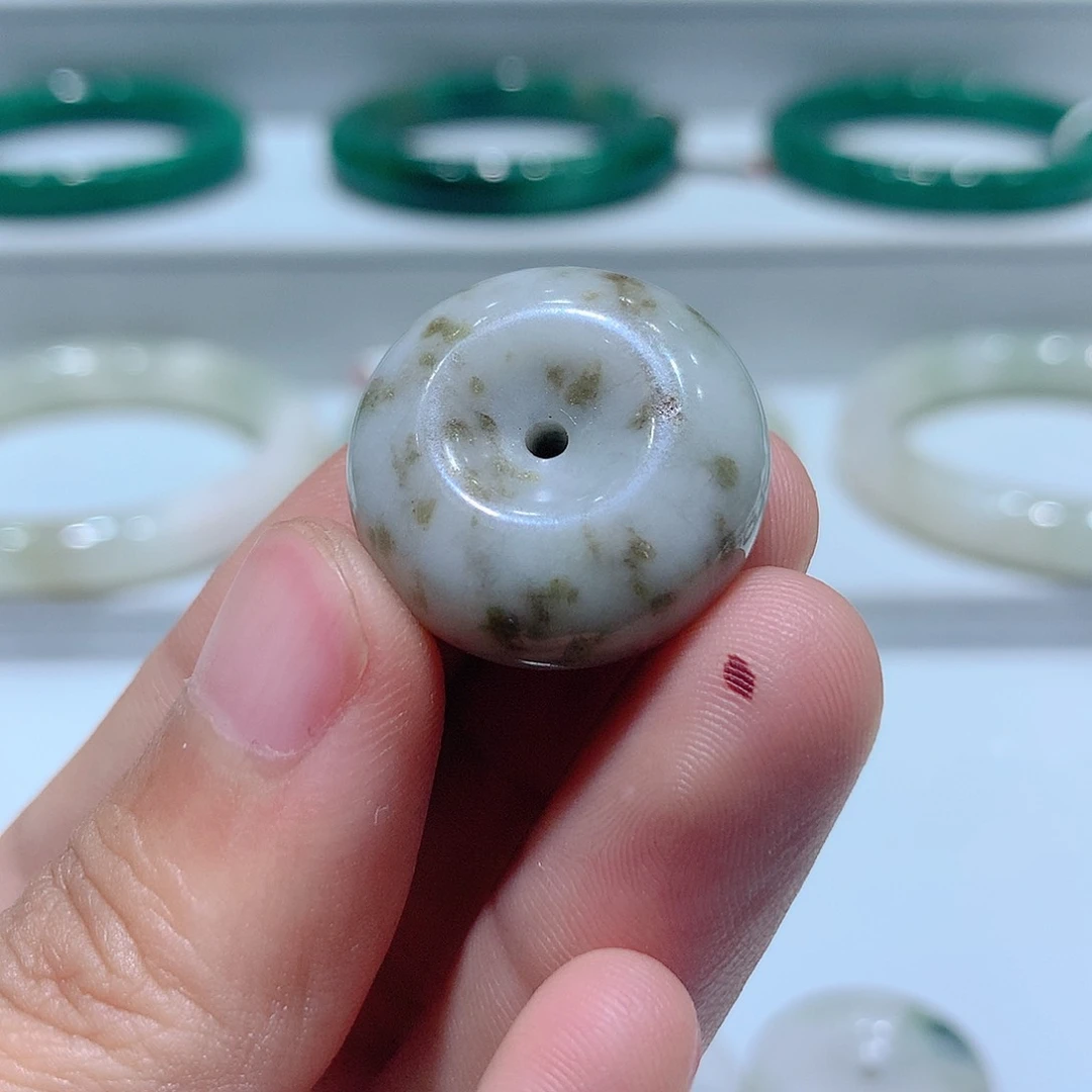 独山玉未镶嵌手镯山**秀