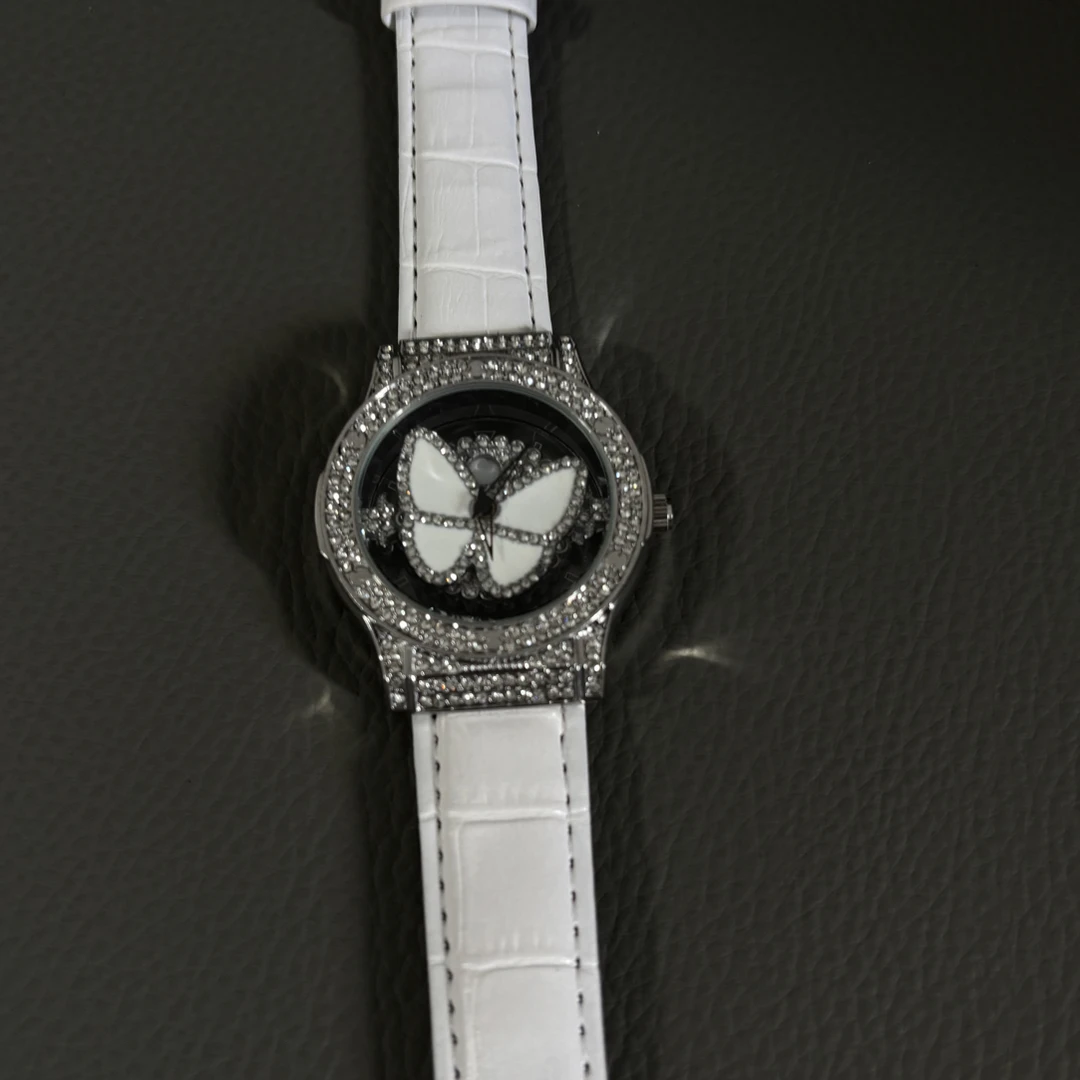 今天几点-女士时尚百搭梦幻蝴蝶石英手表时来运转五芒星