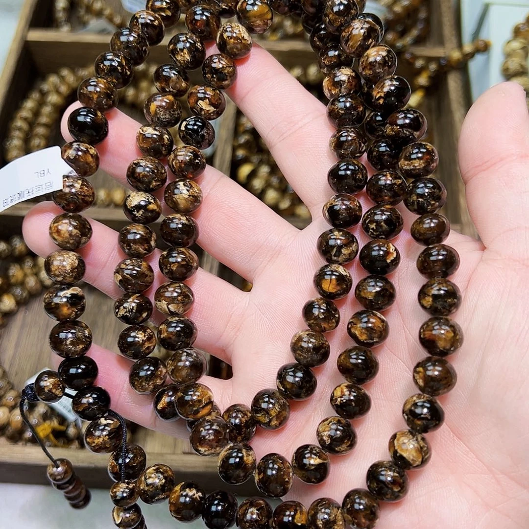 *****琥珀未镶嵌颈饰抚顺