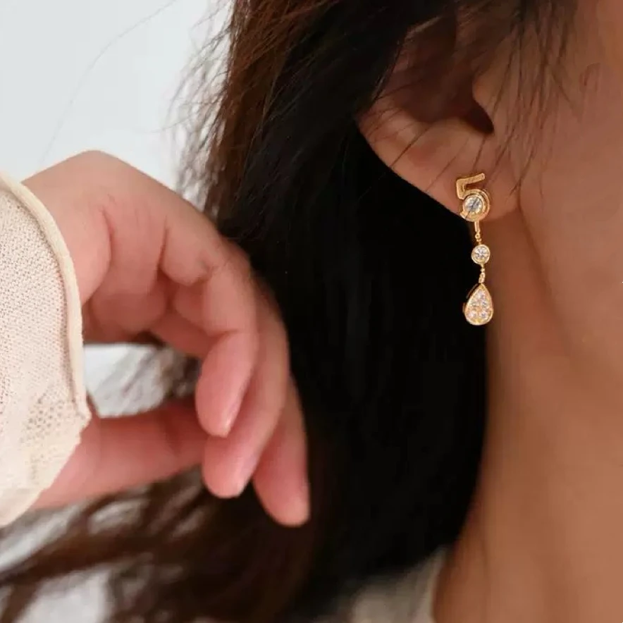 铜合金耳饰  镀k金 2025新款C7016【不对称设计】BABA BOX 耳钉