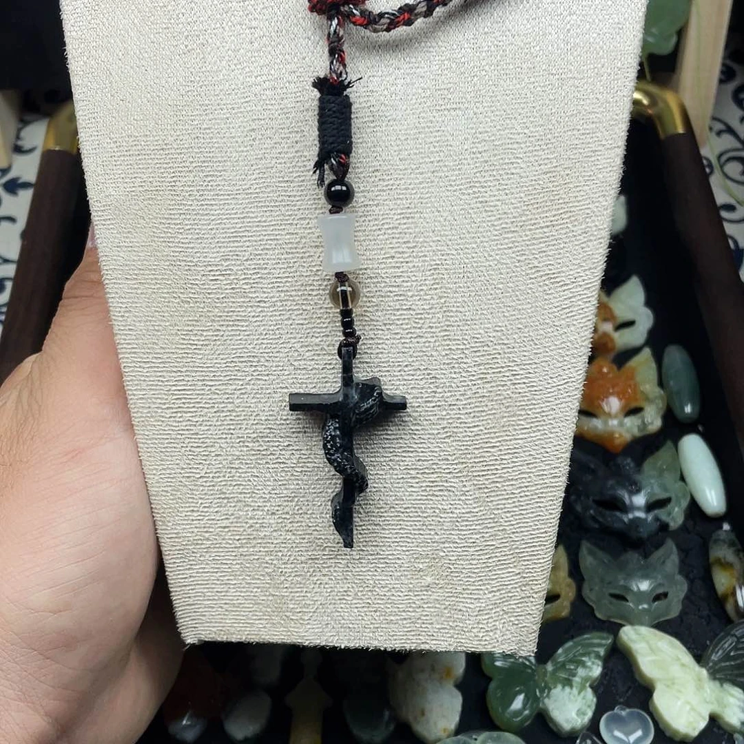 蛇纹石玉未镶嵌颈饰