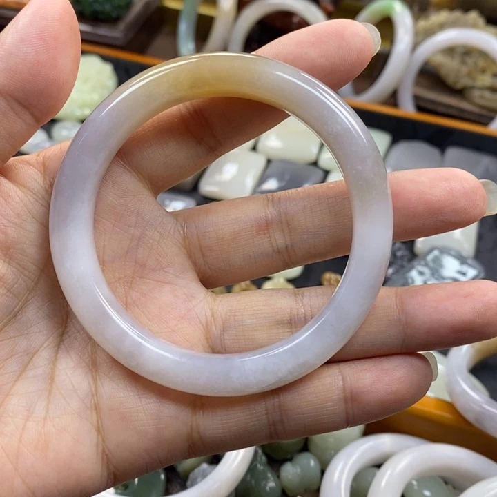 塔***府颈饰未镶嵌和田玉