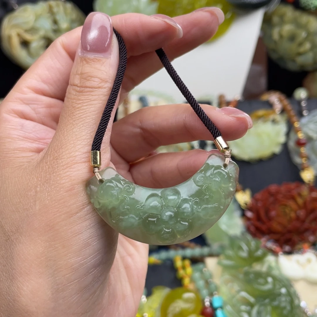 蛇纹石玉未镶嵌颈饰