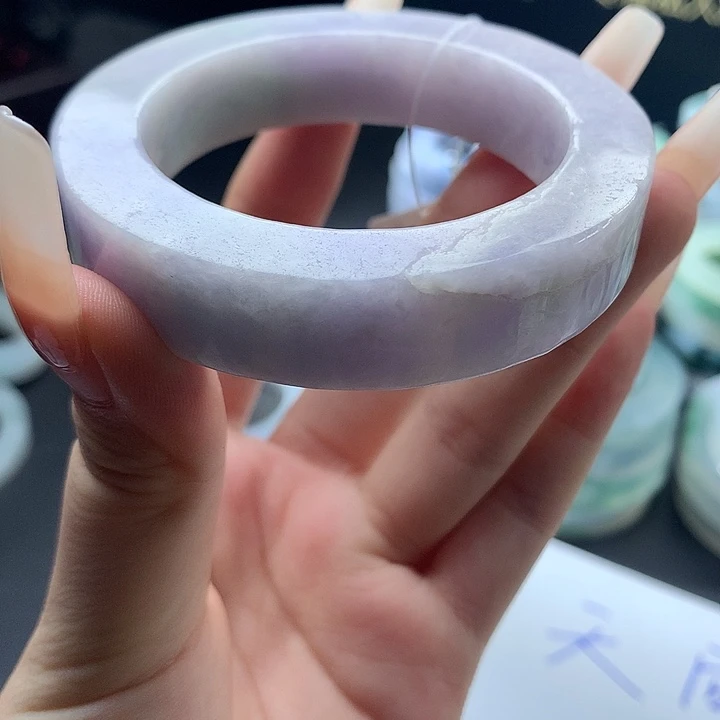 翡翠未镶嵌手镯纯天然的翡翠手镯