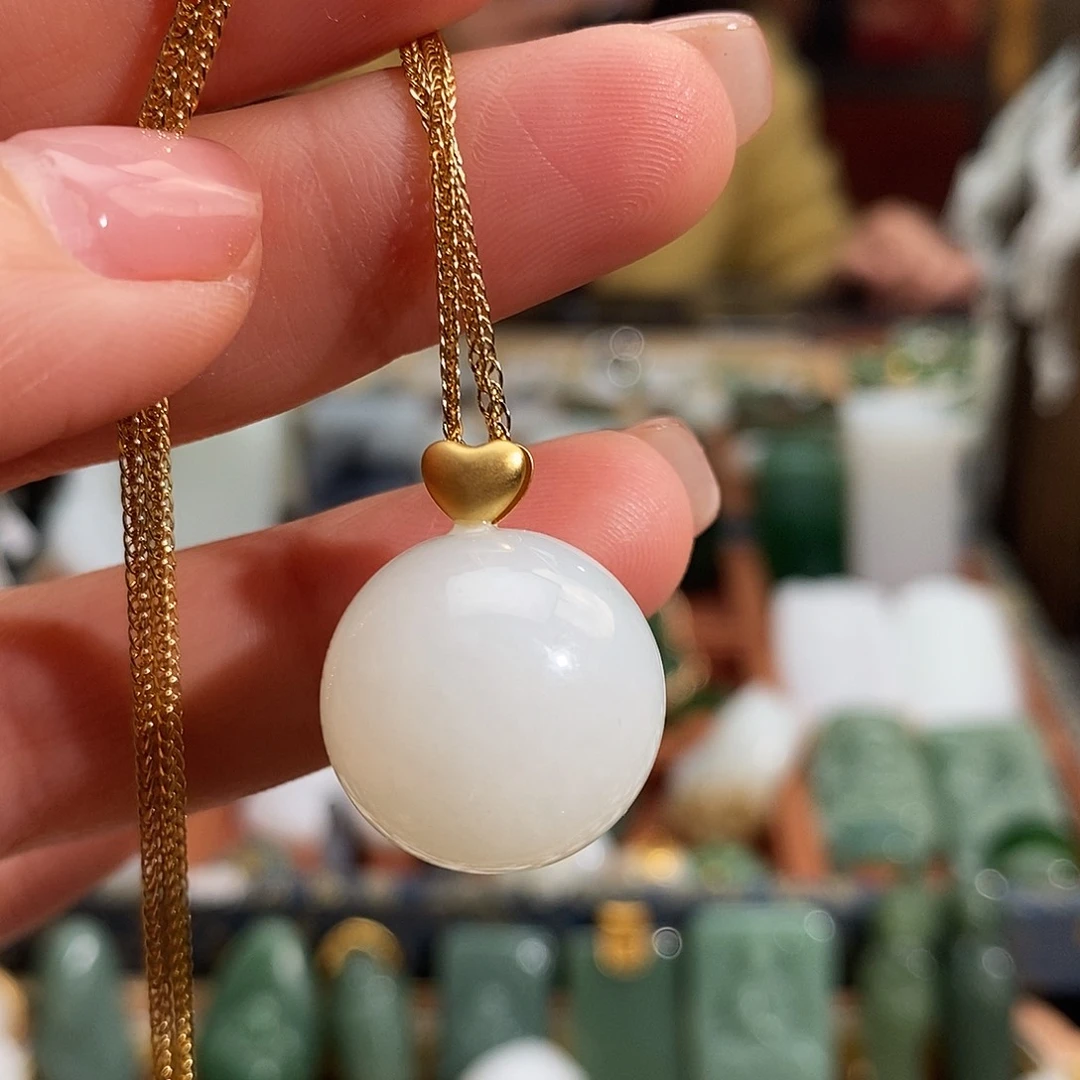 和田玉18K金镶嵌颈饰