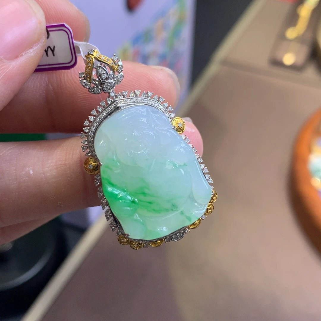 翡翠18K金镶嵌颈饰