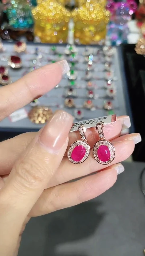 S925银镶嵌天然红宝石耳饰