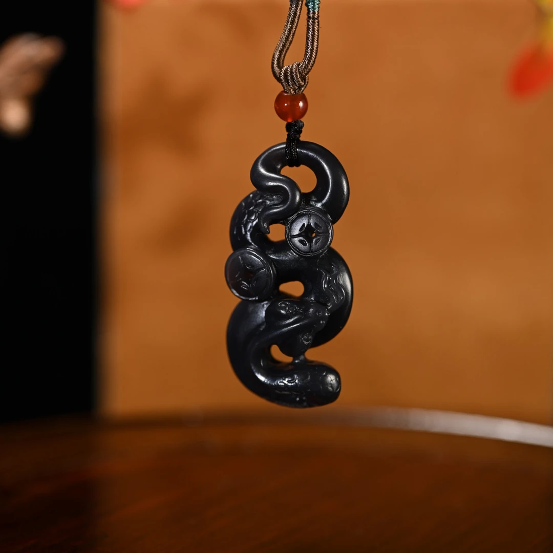 Lot8813 2511260069和田玉烟紫灵蛇挂件/保利