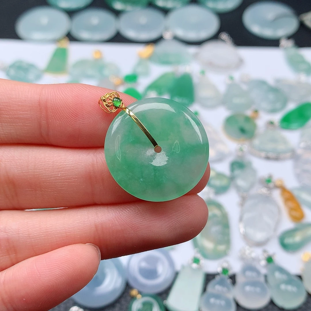 翡翠颈饰18K金镶嵌天然翡翠