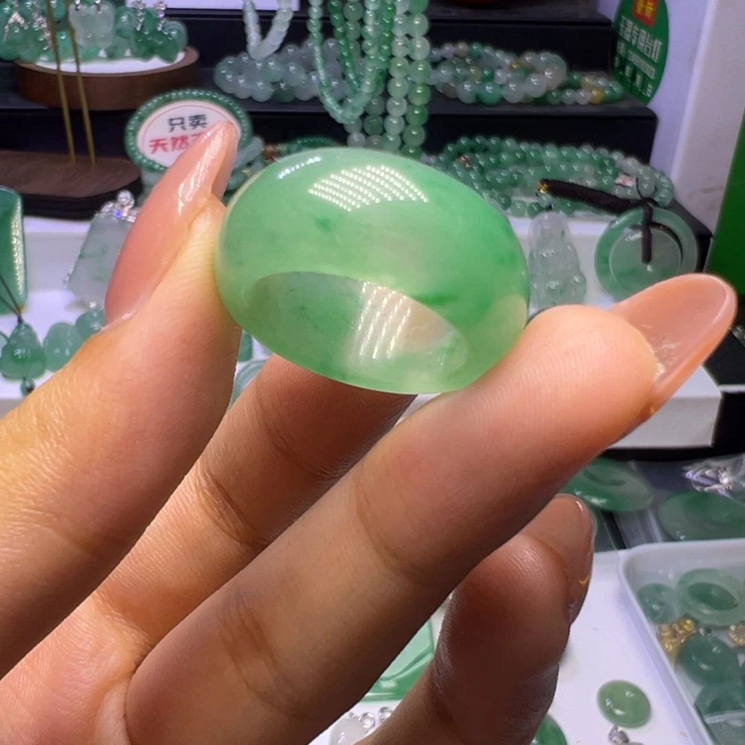 请***奸颈饰未镶嵌石英质玉（非洲翠）
