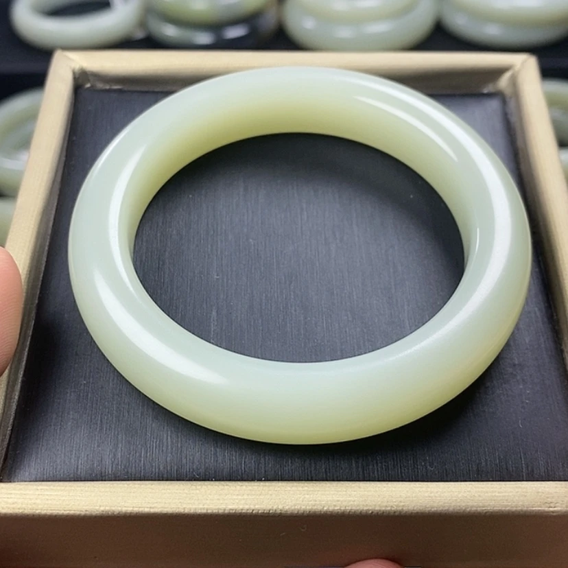 【闪购商品】未镶嵌手镯和田玉吃****了