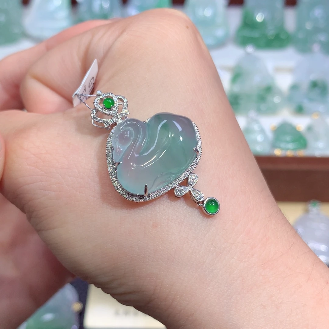 吊坠(不含链)18K金镶嵌翡翠天然缅甸A货翡翠揭阳工天鹅