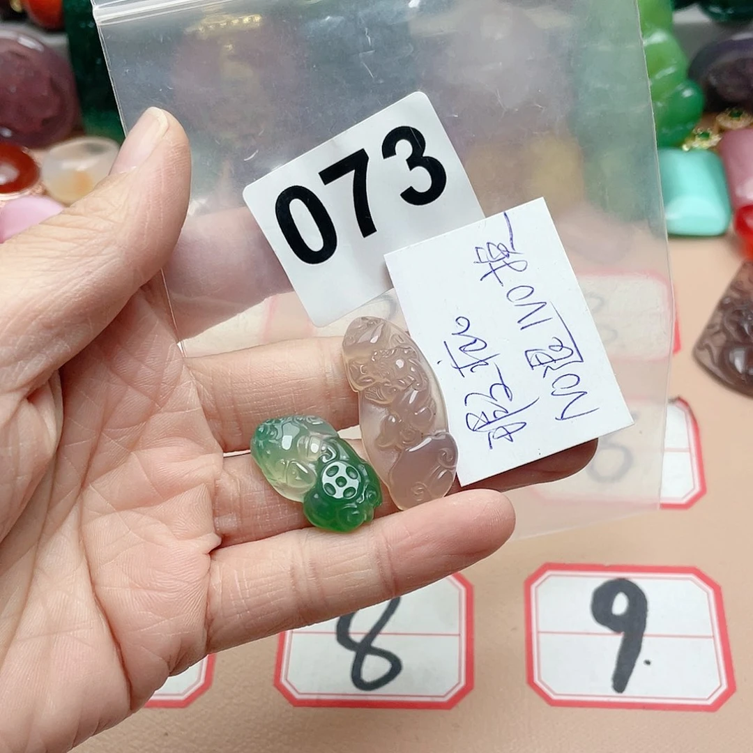 合金颈饰玛瑙/玉髓我****君