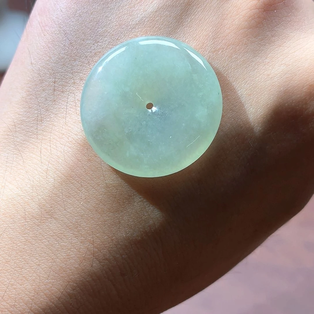 翡翠手镯未镶嵌平安扣