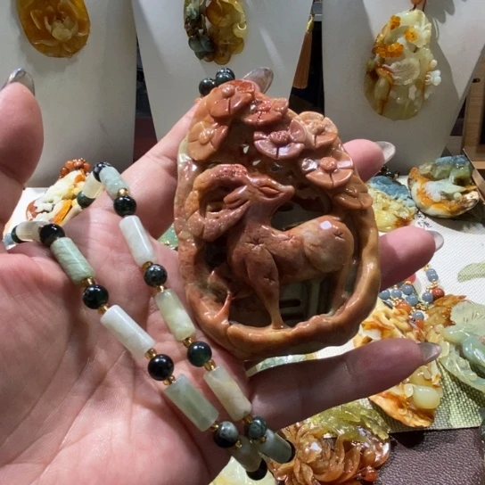 蛇纹石玉未镶嵌颈饰