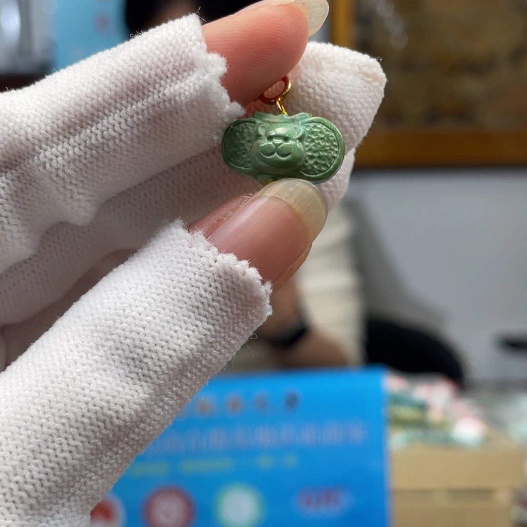 绿松石未镶嵌挂件