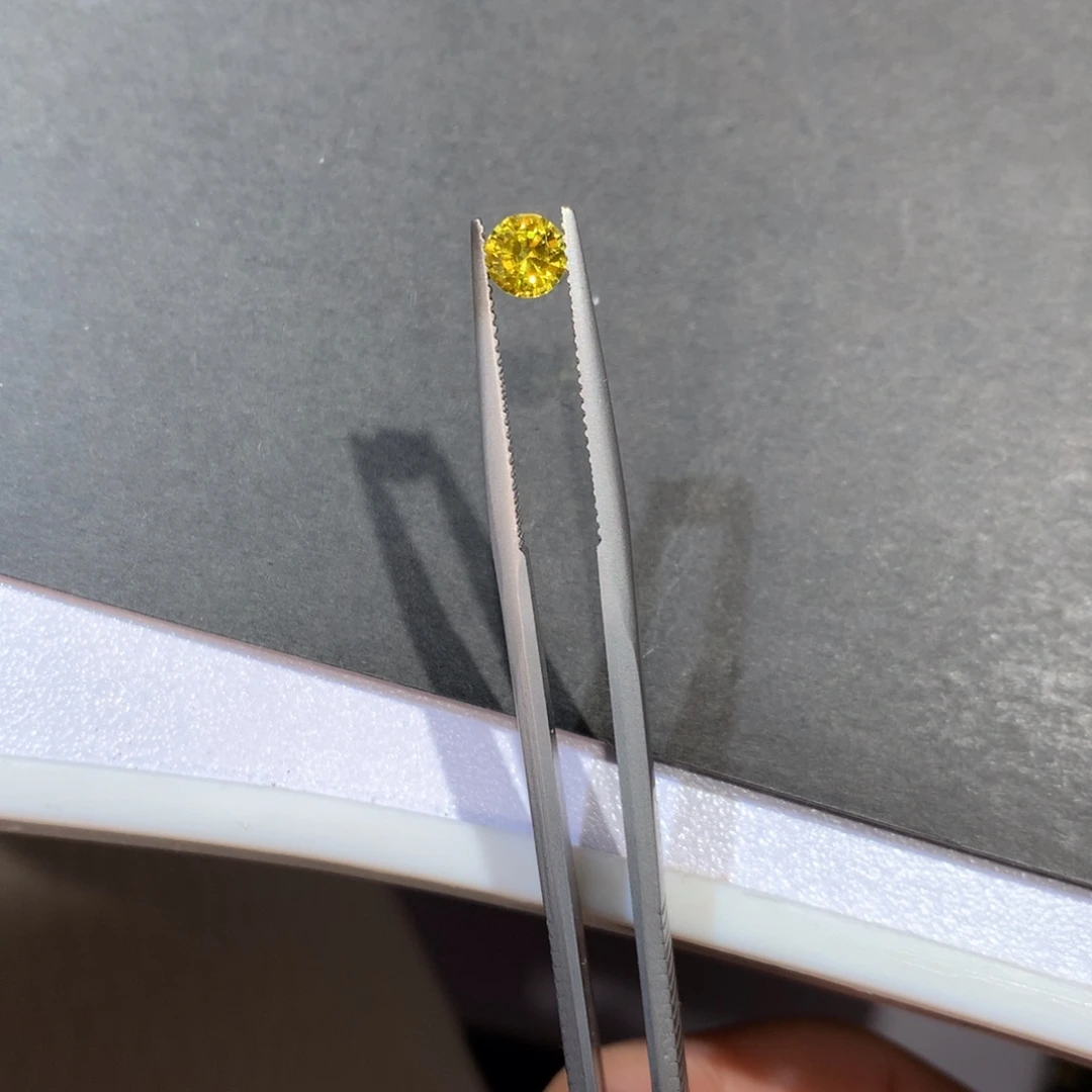 彩色蓝宝石裸石圆5.2   0.74克拉