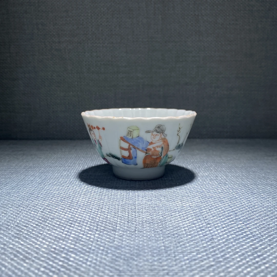 粉彩故事纹主人杯茶碗