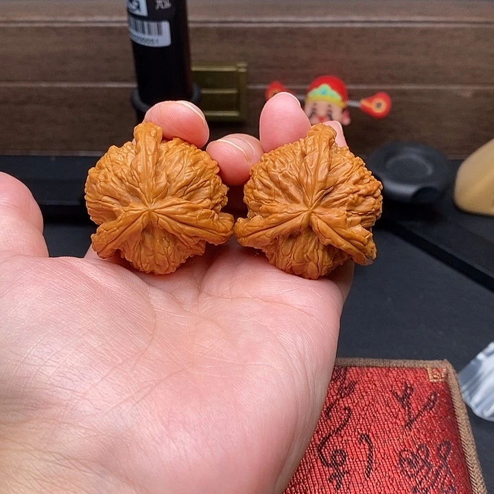 鲜***时文玩核桃把件白奔