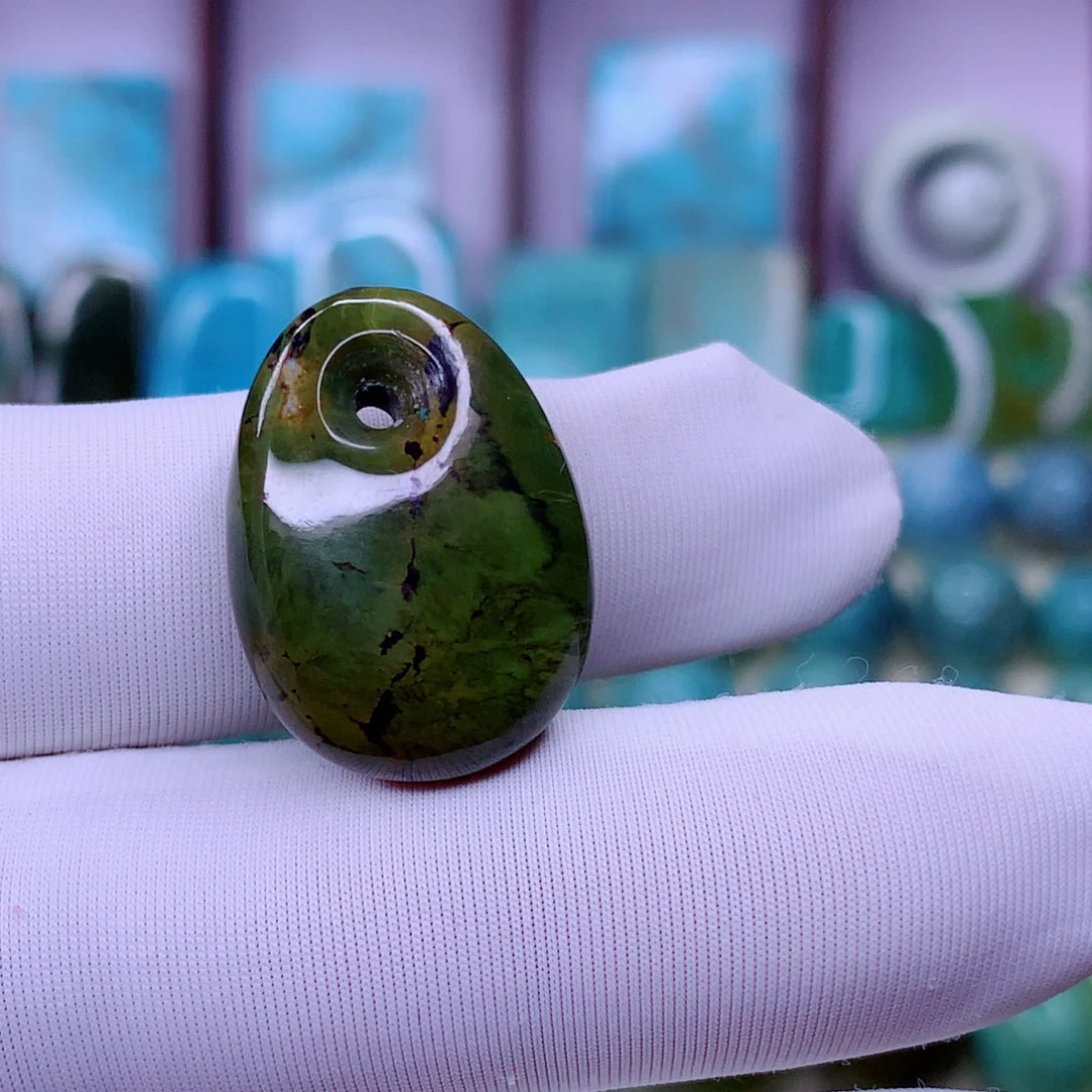 绿松石未镶嵌颈饰