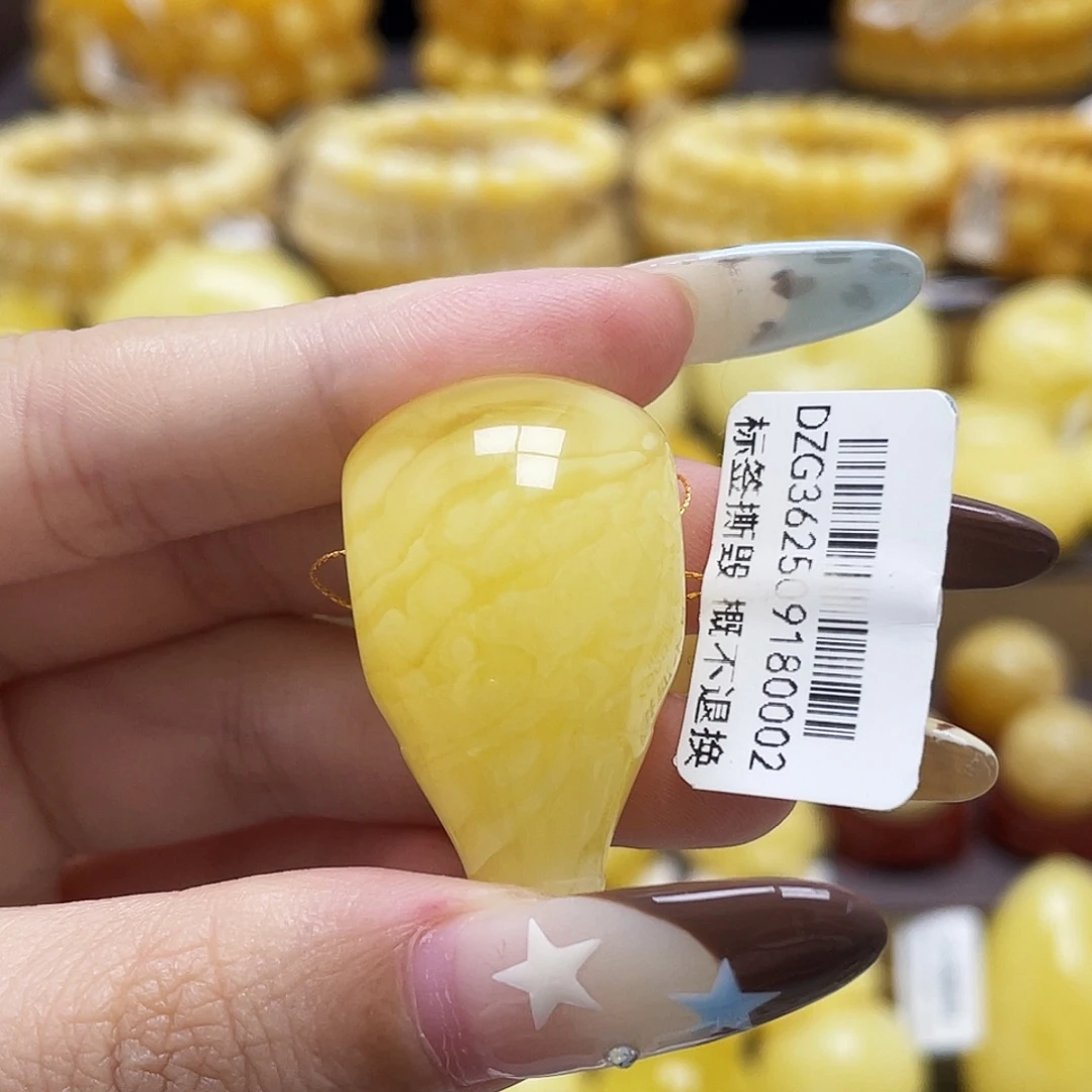 琥珀未镶嵌裸石20*31.8mm妖花溶洞三通瑕