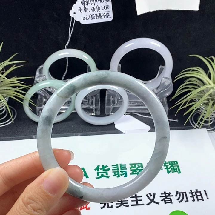 翡翠未镶嵌手镯20号。 64.5圈
