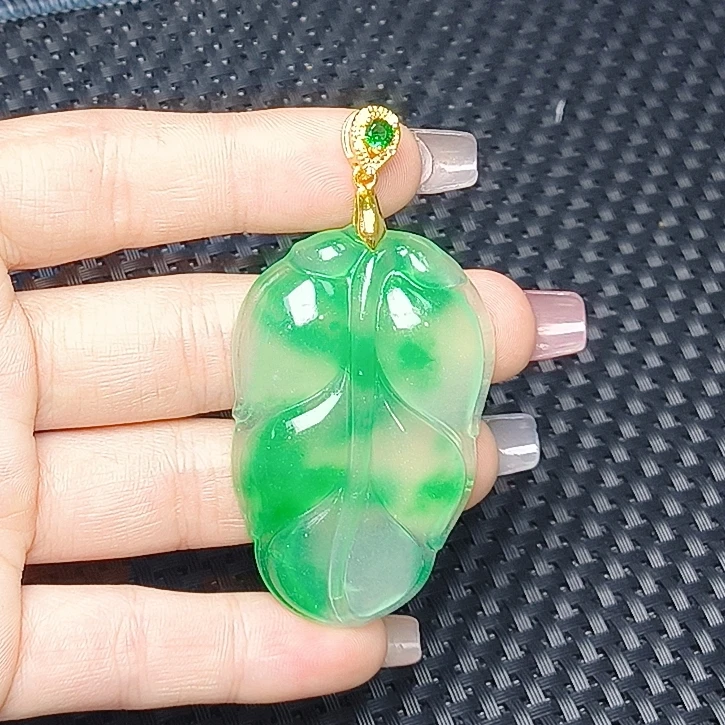 （聚宝严选）D336冰绿飘花大叶子吊坠男女同款精致气质时尚精美