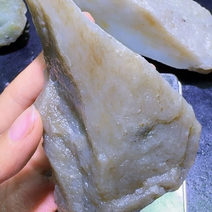 未镶嵌和田玉（糖玉）珠宝半成品