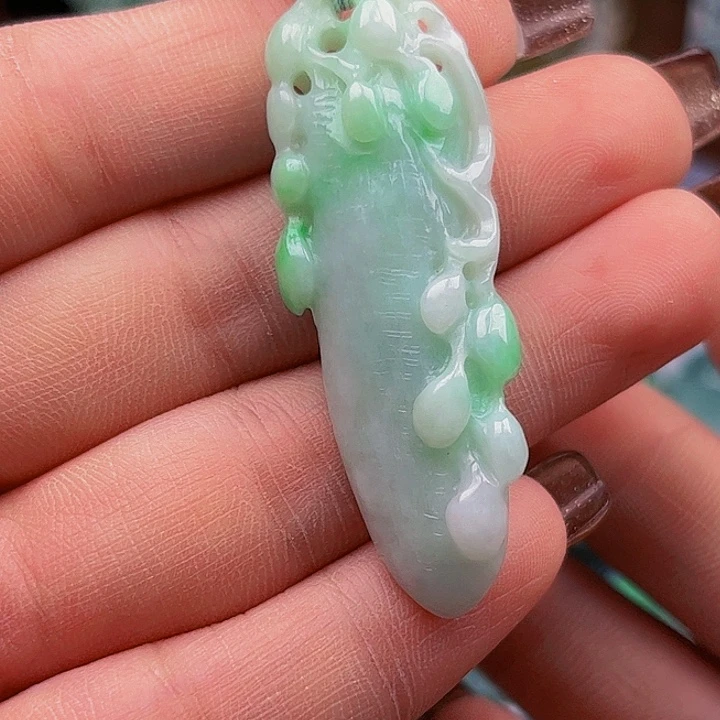 翡翠未镶嵌颈饰挂件