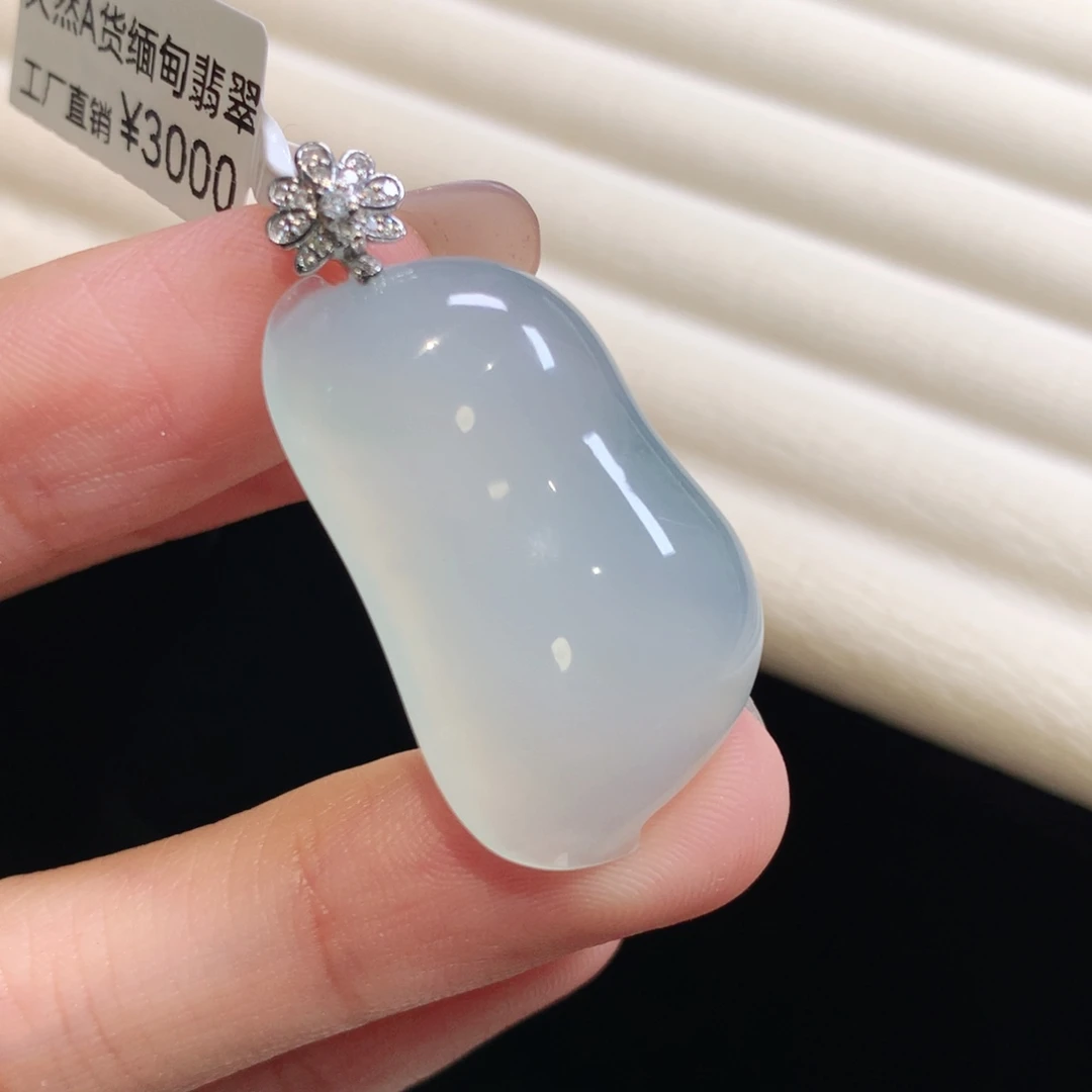 翡翠颈饰18K金镶嵌瓜