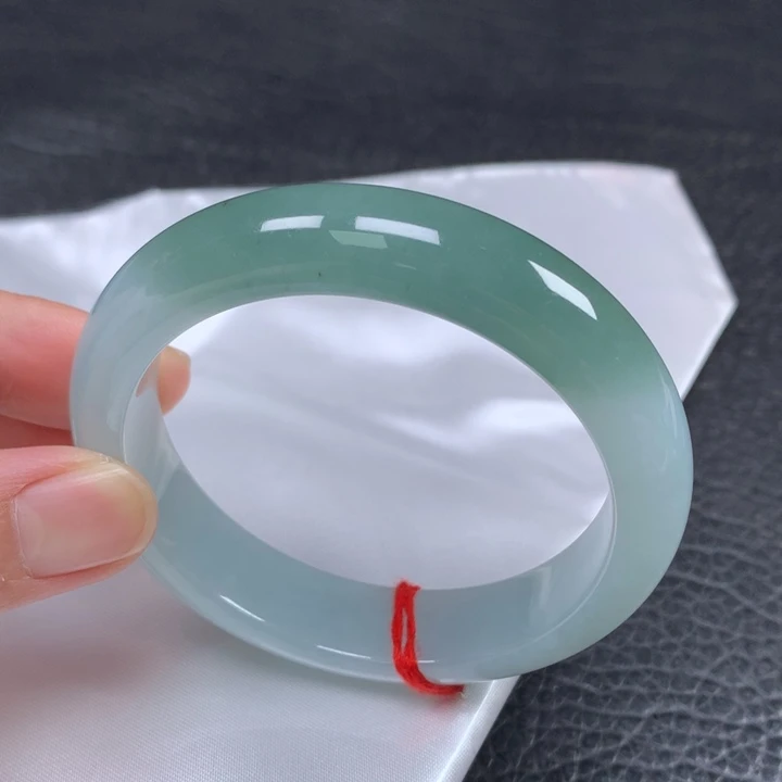 翡翠未镶嵌手镯