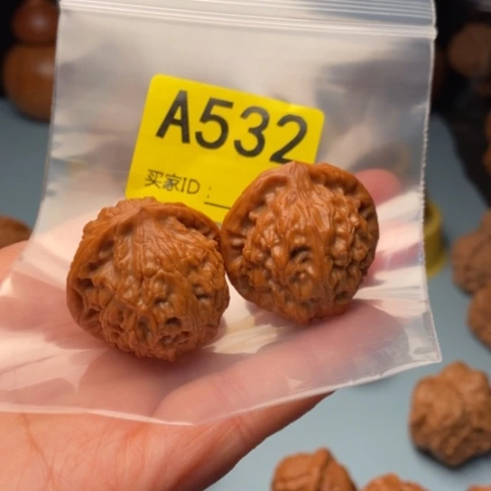 M****文玩核桃吊坠玉枕元宝 32 33
