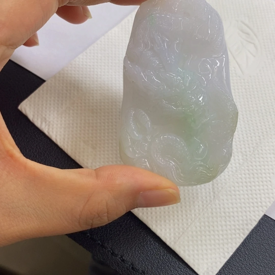 翡翠未镶嵌颈饰飘绿龙牌