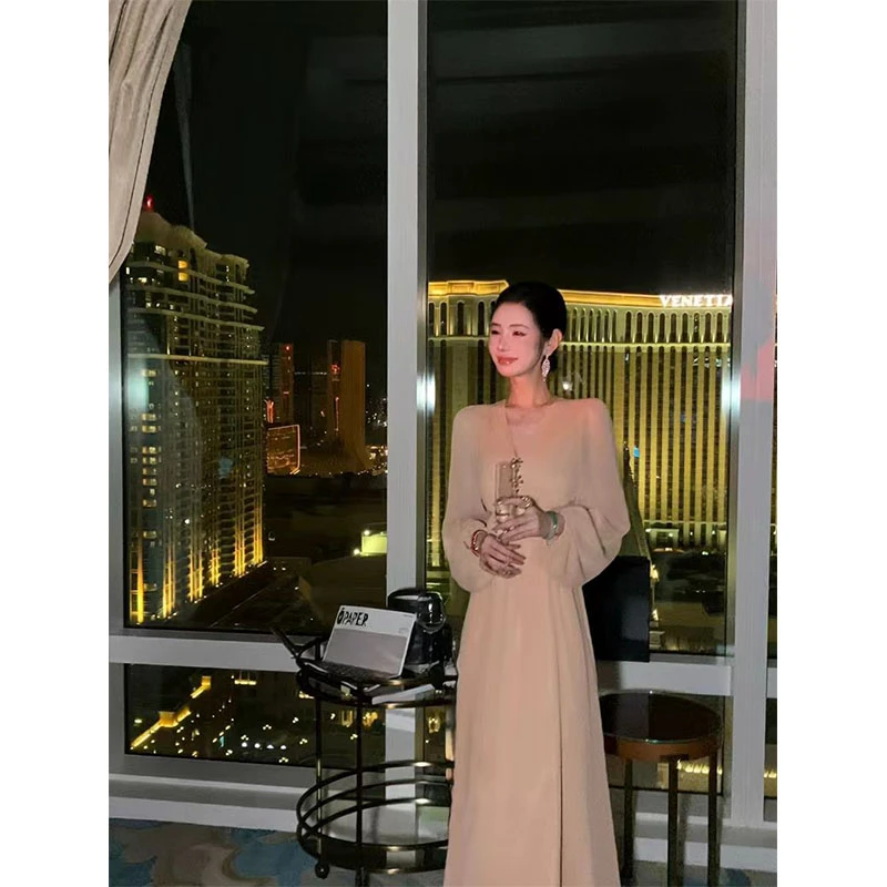 秋季新款2025修身显瘦设计感高级秋季风气质时尚收腰a字连衣裙女