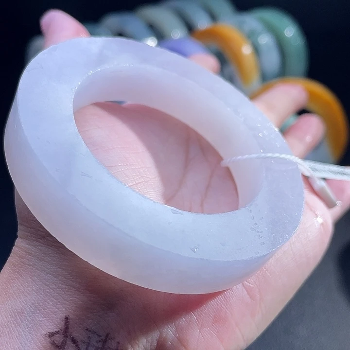 定制翡翠未镶嵌翡翠手镯