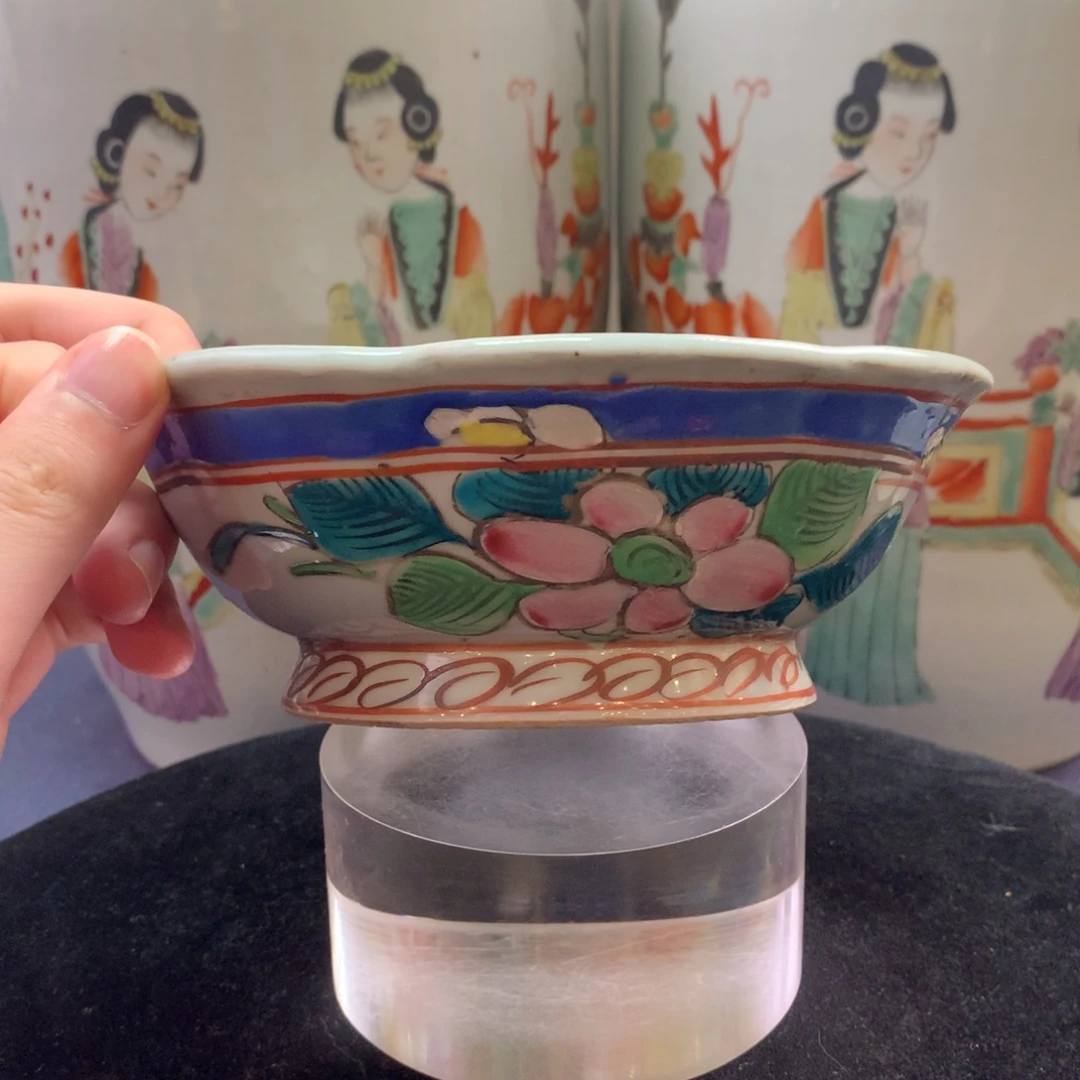 碗12768瓷器—粉彩蝶恋花葵口碗