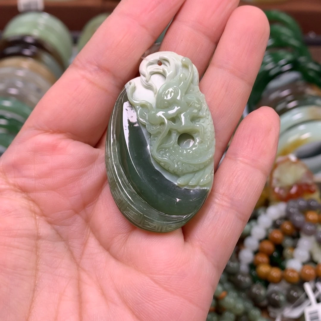 未镶嵌岫玉颈饰龙