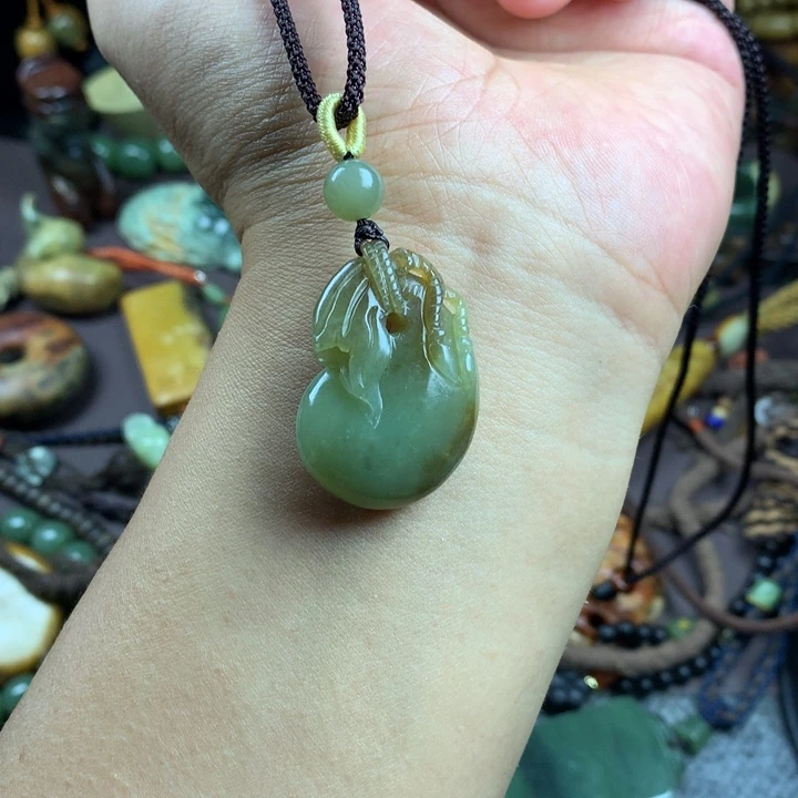 吊坠(赠链)未镶嵌岫岩河磨玉（透闪石质玉）