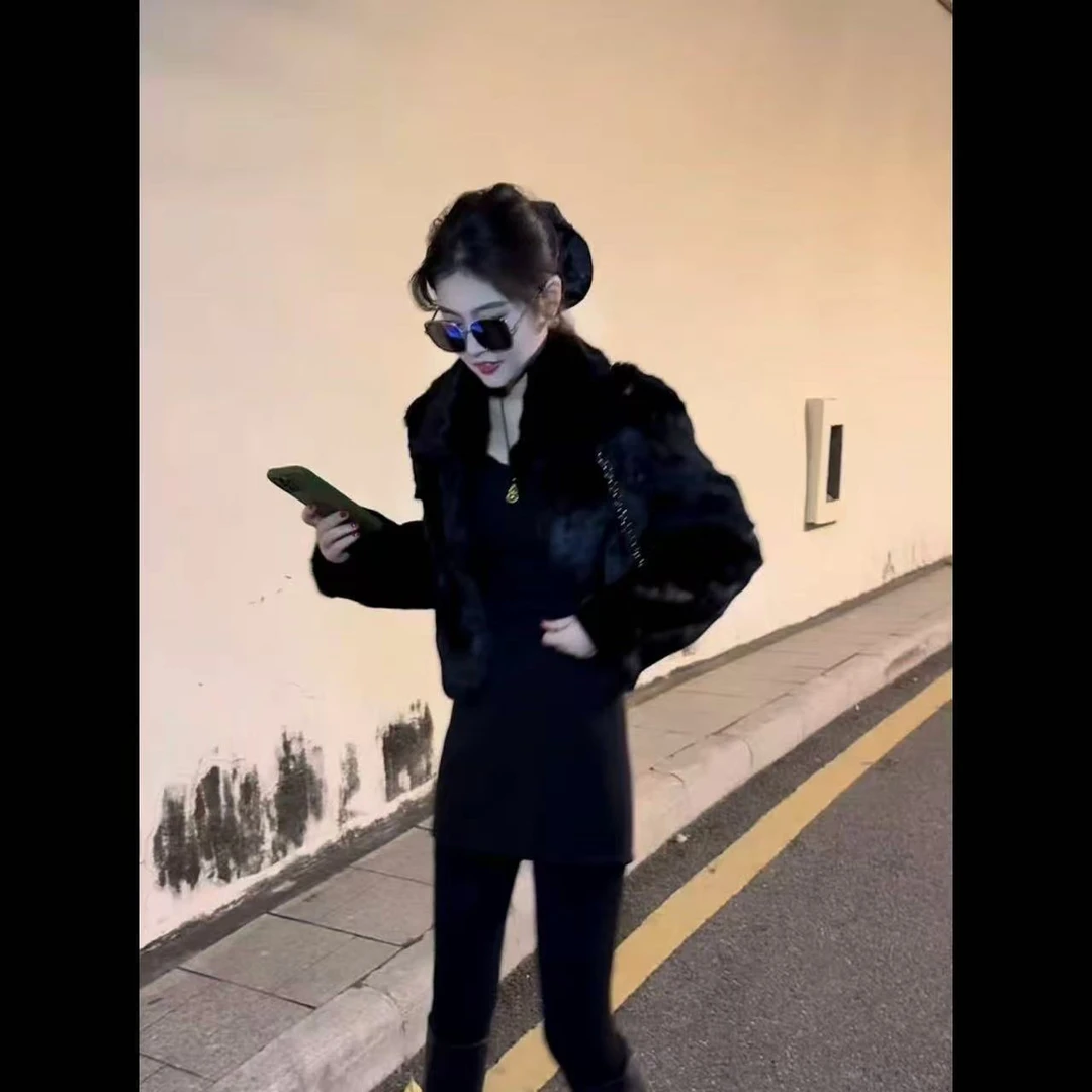 小翻领兔毛短款冬季女复古设计保暖高级感毛毛外套（干洗）