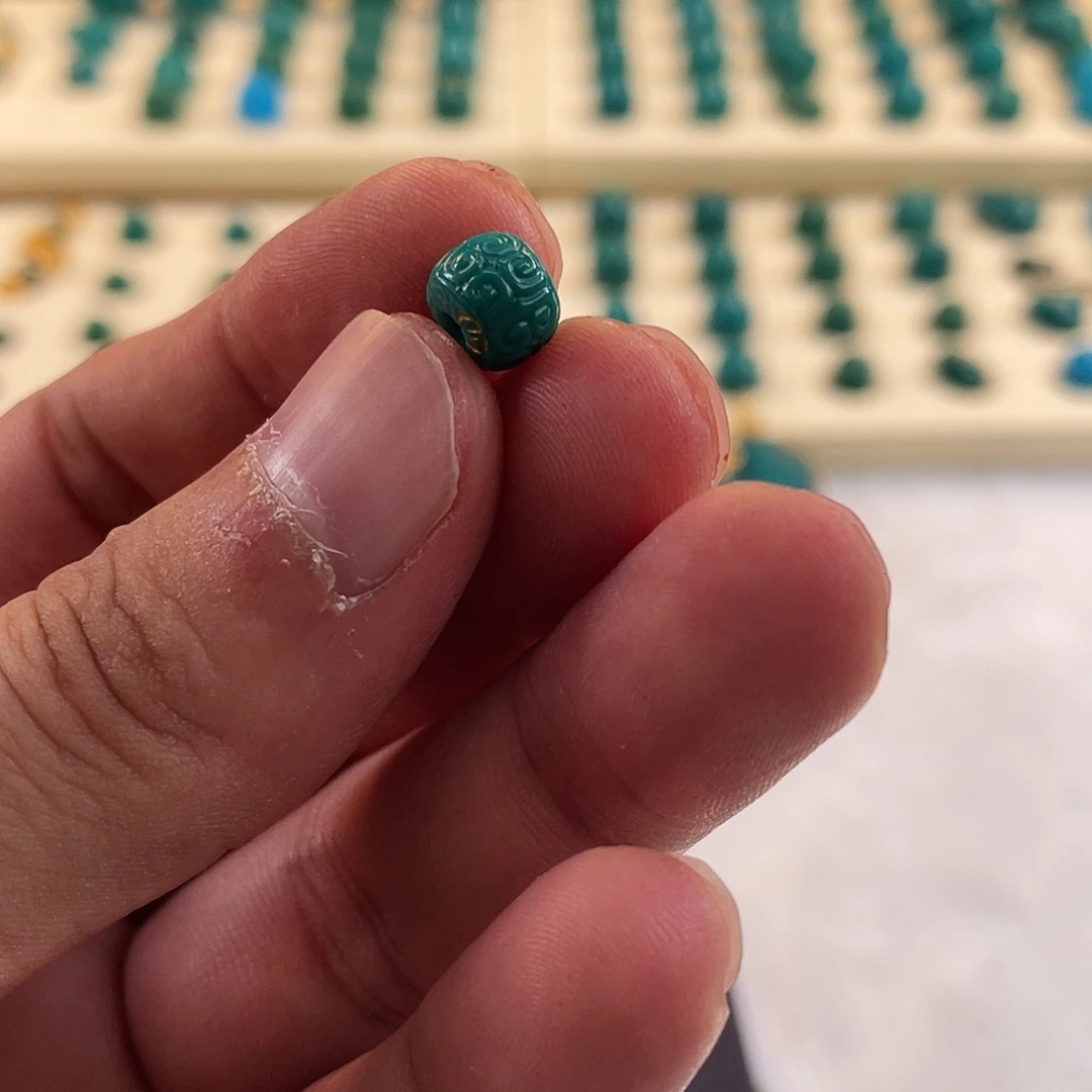 绿松石未镶嵌颈饰