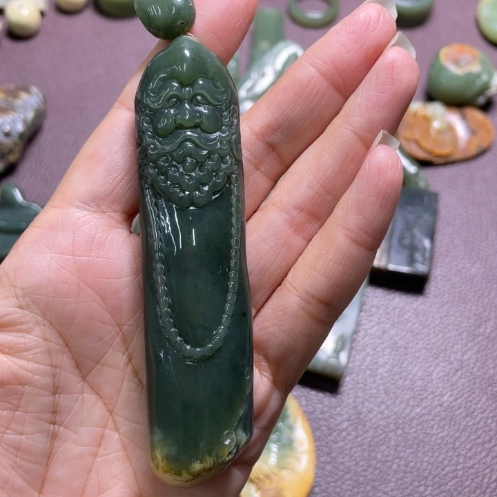 乐***扬颈饰未镶嵌岫岩河磨玉（透闪石质玉）