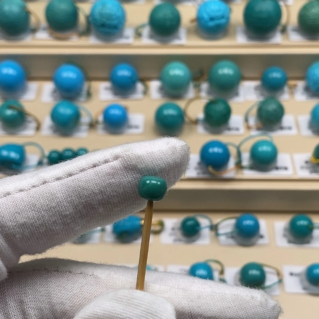 绿松石未镶嵌颈饰