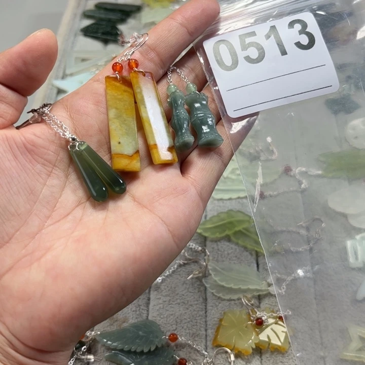 位***狂蛇纹石玉合金耳饰
